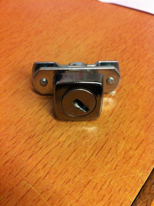 LC16 double wing and bar lock for Silverline/Bisley cupboards c/w 2 keys 