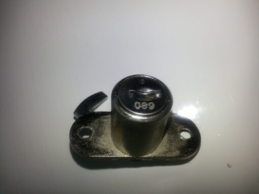 Winged Cupboard lock clockwise hook c/w 2 keys 